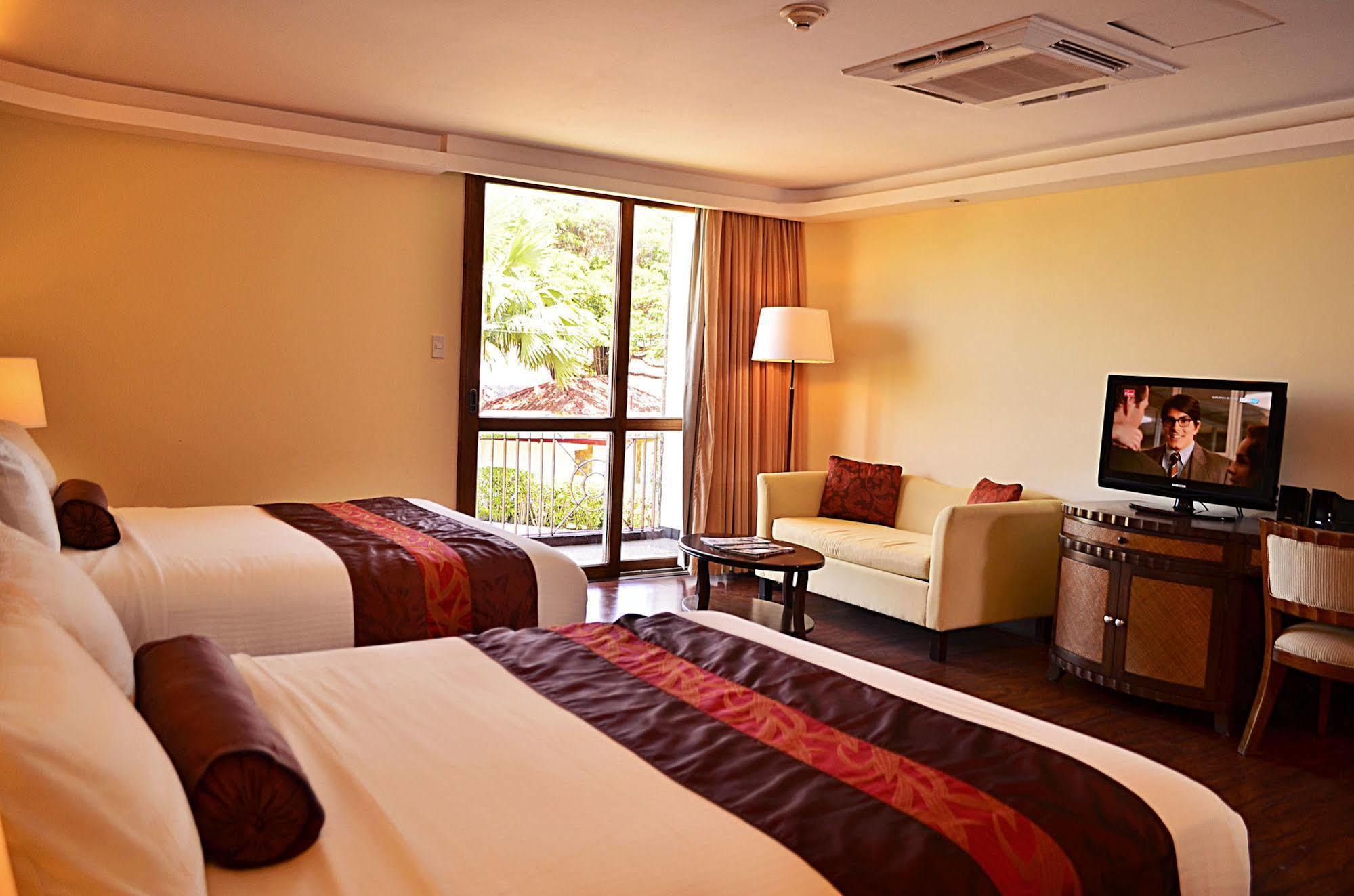 Thunderbird Resorts - Rizal Binangonan Exterior foto
